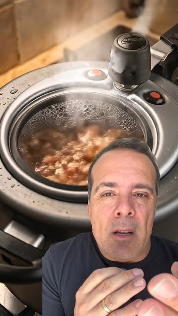 Panela de Pressão Antiaderente com Visor Grande Externo na