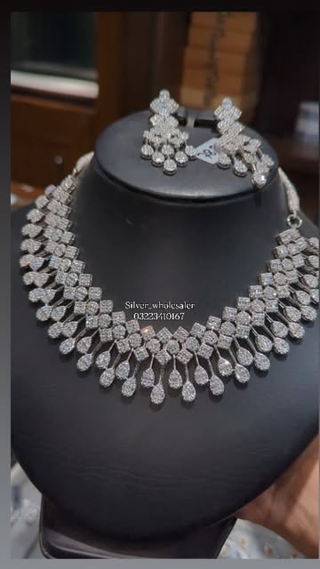 Beautiful silver 925 diamond style necklace set
for more de
