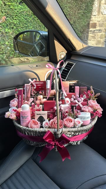 a girls ps5🎀♥️👀
she’s bad<3
DM to order 💌
Makeup baskets