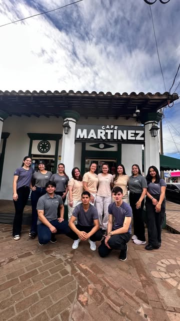 Agradecemos a nuestro gran equipo, que pone todo su empeño c