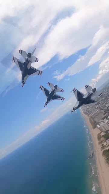 ✈️ It’s a bird. It’s a plane. It’s the @afthunderbirds! The